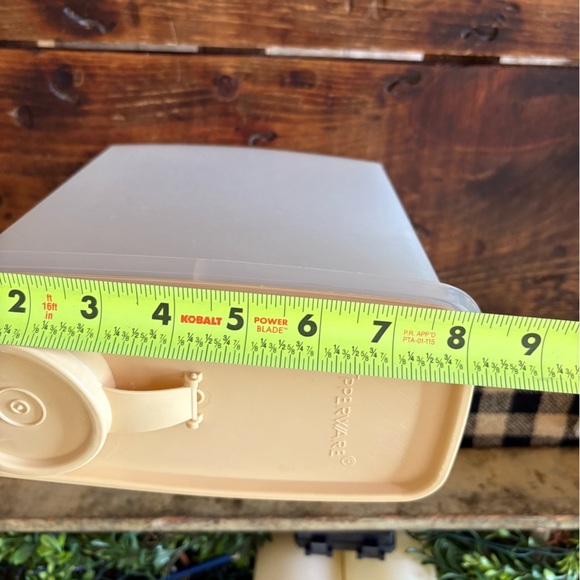 Tupperware Vintage Cereal Container - Picture 6 of 6